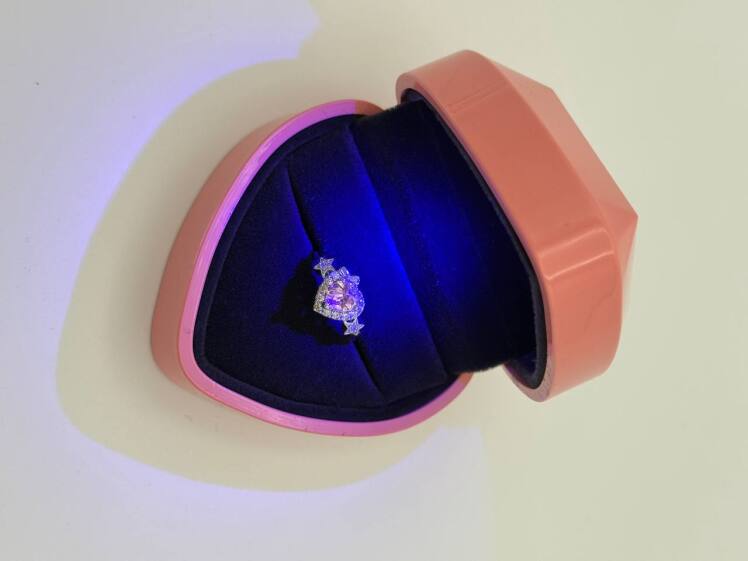 انگشتر جواهری زنانه